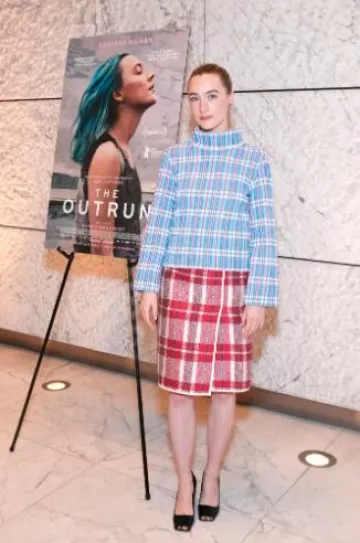 Zapatos de tacón Khaite de piel de cedro con punta cuadrada usados por Saoirse Ronan en la proyección de The Outrun Los Ángeles el 15 de noviembre de 2024