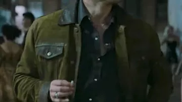 Chaqueta de cuero de Gary Johnson (Glen Powell) en Hit Man