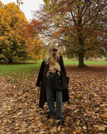 Pull en laine Celine porté par Leonie Hanne sur sa Story Instagram le 6 novembre 2024