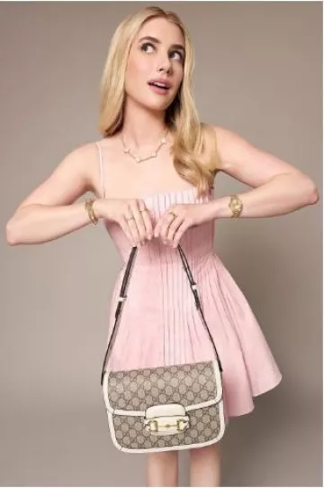 Minivestido plisado Staud Bella usado por Emma Roberts en su publicación de Instagram el 10 de noviembre de 2024