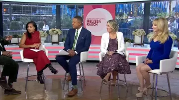 Conjunto de dos piezas ajustado Tia Dorraine Royal Azure usado por Melissa Rauch como se ve en Hoy el 18 de noviembre de 2024