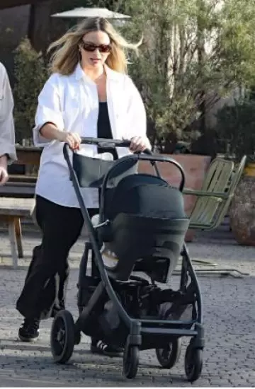 Uppababy Aria Car Seat worn by Margot Robbie in Los Angeles on November 6, 2024