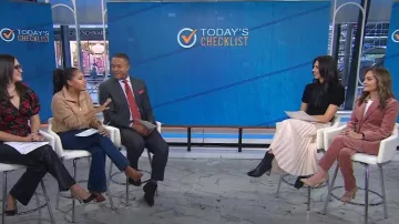 Blazer de terciopelo en mezcla de algodón con marco usado por Joy Bauer como se ve en Today el 19 de noviembre de 2024