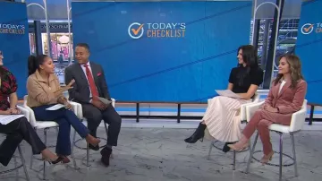 Frame Cropped Perfect Velvet Trousers worn by Joy Bauer as seen in Today on November 19, 2024