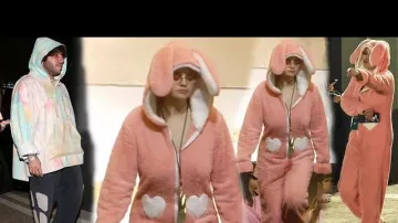 Selena Gomez porte une grenouillère Pink Bunny lors du concert de Sabrina Carpenter à Los Angeles en septembre 2024