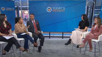 Alice + Olivia Chase Suéter con cuello con volantes y manga abullonada usado por Natalie Azar como se ve en Today el 19 de noviembre de 2024