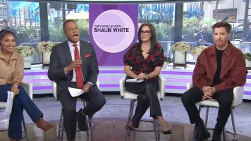 Haut à manches bouffantes Old Navy à imprimé rose porté par Savannah Sellers comme on le voit dans Today le 19 novembre 2024