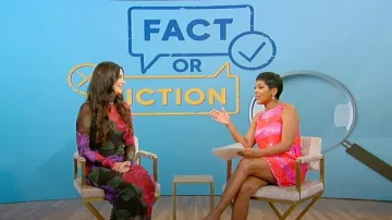 Mac Duggal Mini robe trapèze sans manches rayée à sequins portée par Tamron Hall telle qu’elle a été vue lors du spectacle de Tamron Hall le 19 novembre 2024