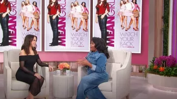 Alice + Olivia Isadola Vestido midi fruncido de malla con hombros descubiertos usado por Lacey Chabert como se vio en Sherri el 15 de noviembre de 2024