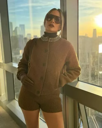 Lunettes de soleil en acétate Jacques Marie Mage Barclay D-Frame portées par Jennifer Lopez à New York le 3 novembre 2024