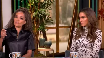 Vestido Marion de Proenza Schouler usado por Alyssa Farah visto en The View el 20 de noviembre de 2024