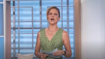 Topshop Vestido largo de cintura imperio con cuello en V usado por Natalie Morales como se vio en The Talk el 14 de noviembre de 2024