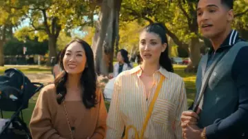 French Connection Thick Stripe Relaxed Popover porté par Ruby Gale (Priscilla Quintana) comme on le voit dans Basé sur une histoire vraie (S02E02)