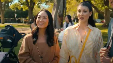 A.L.C. Peters Cardigan métallisé porté par Michelle (Li Jun Li) comme on le voit dans Basé sur une histoire vraie (S02E02)