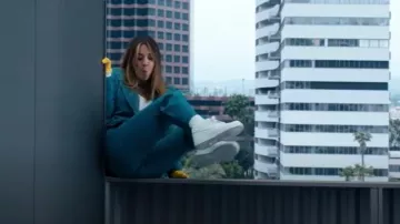 Nike Air Force 1 '07 usada por Ava Bartlett (Kaley Cuoco) como se ve en Based on a True Story (T02E03)