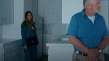 Sezane Grand sac Roméo porté par Ava Bartlett (Kaley Cuoco) comme on le voit dans Basé sur une histoire vraie (S02E03)