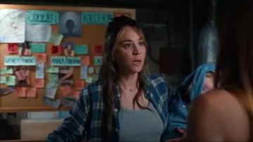 Camisa de franela usada por Ava Bartlett (Kaley Cuoco) como se ve en Based on a True Story (T02E04)