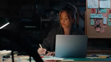 Cárdigan con cuello de chal jaspeado de Banana Republic usado por Ava Bartlett (Kaley Cuoco) como se ve en Based on a True Story (T02E04)