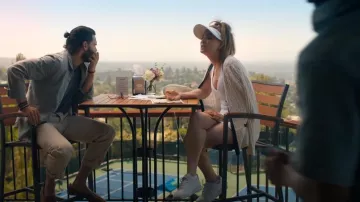 Cárdigan de punto trenzado en contraste Theory usado por Ava Bartlett (Kaley Cuoco) como se ve en Based on a True Story (S02E05)