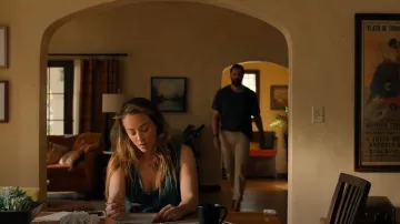 We The Free High Roller Denim Jumpsuit usado por Ava Bartlett (Kaley Cuoco) como se ve en Based on a True Story (T02E05)