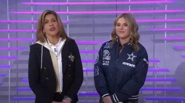 Veronica Beard x NFL Dickey Jacket Dallas Cowboys Dickey Jacket usada por Jenna Bush Hager como se ve en Today with Hoda & Jenna el 22 de noviembre de 2024
