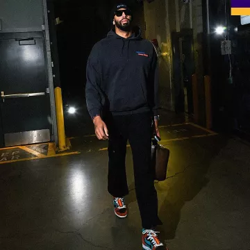 Nike Dunk High x Di’orr Greenwood Navajo Arts portée par Anthony Davis sur le compte Instagram @lakers