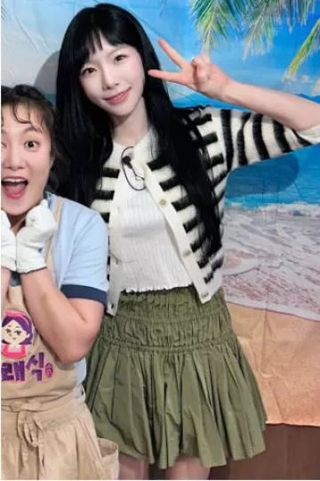 Marni Striped Virgin Wool Cardigan worn by Taeyeon on Naraesik Post on November 20, 2024