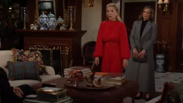 Karen Millen Italian Wool Mix Maxi Abrigo sastre cruzado usado por Diane Jenkins (Susan Walters) como se ve en The Young and the Restless el 19 de noviembre de 2024
