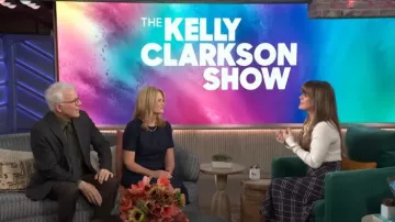 Vestido de cóctel Julia Jordan Metalllic Tweed Fit & Flare usado por Alison Brown como se ve en The Kelly Clarkson Show el 11 de noviembre de 2024