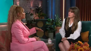 Cinq a Sept Greysen Pinafore Combo Vestido hasta la rodilla usado por Kelly Clarkson como se vio en The Kelly Clarkson Show el 14 de noviembre de 2024