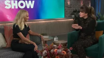 Theory Pantalones cortos delgados de crepé de tortuga de cintura alta usados por Kelly Clarkson como se ve en The Kelly Clarkson Show el 18 de noviembre de 2024