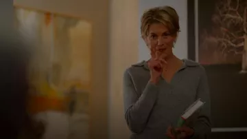 Khaite Jo Cashmere Featherweight-Knit Sweater worn by Dr. Julie Baram (Wendie Malick) as seen in Shrinking (S02E01)