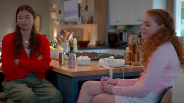 Urban Outfitters Jade Shoulder Bag worn by Summer (Rachel Stubington) as seen in Shrinking (S02E02)