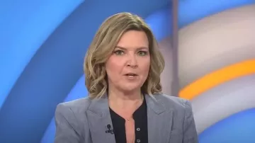 Cinq a Sept Louisa Blazer usado por Christine Romans como se ve en Today el 25 de noviembre de 2024