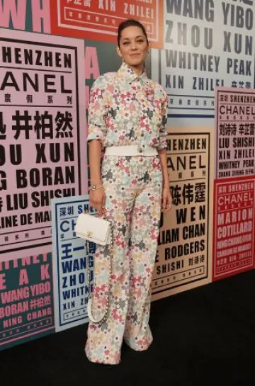 Chanel White Goatskin Quilted Chanel 19 Wallet on Chain worn by Marion Cotillard at Chanel Resort 2024 Fashion Show on November 2, 2023