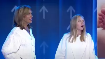 Max Mara Orlaya Blazer oversize de botonadura sencilla usado por Scarlett Johansson visto en Today el 26 de noviembre de 2024