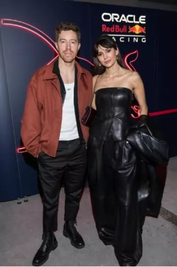 Pantalon large en cuir A.L.C Jones porté par Nina Dobrev au Grand Prix de F1 de Las Vegas le 23 novembre 2024