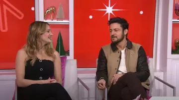 Combinaison en crêpe autoportrait portée par Hunter King comme on le voit dans Today le 27 novembre 2024