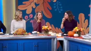 Frame Ruched Sleeve Recycled Cashmere Blend Sweater worn by Rebecca Jarvis as seen in Good Morning America on November 25, 2024