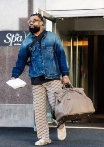 Hermès Taupe Togo Birkin 50 Bag worn by Ezekiel Elliott on the Instagram account @dallascowboys