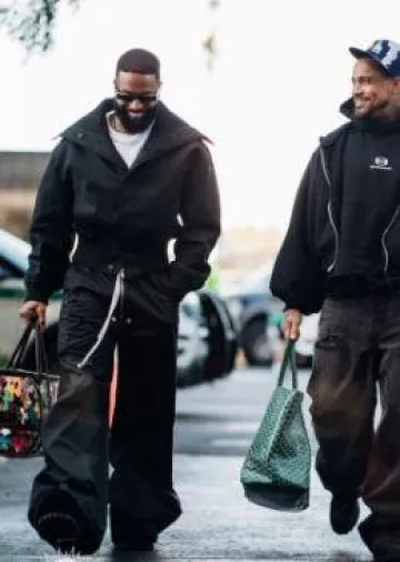 Botas de nieve Balenciaga Black Faux Fur Alaska usadas por Odell Beckham Jr. en la cuenta de Instagram @dallascowboys