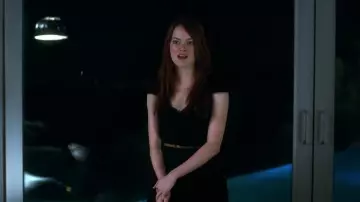 Looks de Crazy Stupid Love: Emma Stone lleva un vestido negro para su papel de Hannah Weaver en la película