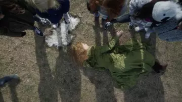 Outfits of The Undoing: Nicole Kidman wears Green Coat to play Grace Fraser in season 1, episode 4