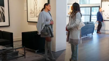 Vetements Tissu extensible gris réfléchissant Cuisses hautes Bottes portées par Meredith Marks comme on le voit dans Les vraies femmes au foyer de Salt Lake City (S05E11)