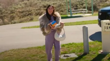 Fendi Vitello Grace Matte Small Fendigraphy Hobo Bag White Ice porté par Angie Katsanevas comme on le voit dans The Real Housewives of Salt Lake City (S05E11)