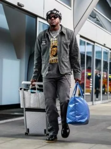 Gallery Dept. Jean LA Flare noir clouté porté par A. J. Brown sur le compte Instagram @49ers