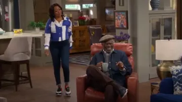 Frame The Cropped Oversized Shirt worn by Tina Butler (Tichina Arnold) as seen in The Neighborhood (S07E06)