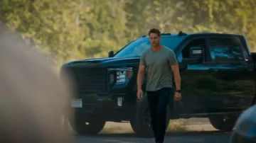 Jack And Jones Originals Camiseta de bolsillo con bordes sin rematar usada por Colter Shaw (Justin Hartley) como se ve en Tracker (S02E01)