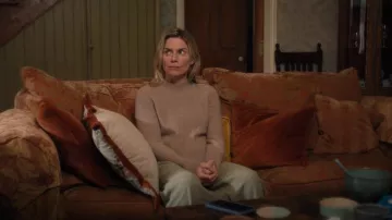 Suéter de Allsaints Wick usado por Ursula Flynn (Eva Birthistle) como se ve en Bad Sisters (T02E03)