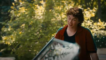 Daily Paper Chemise en crochet de coton à coupe décontractée Petiri portée par Lucien Belmont (Zac Burgess) comme on le voit dans Cruel Intentions (S01E01)